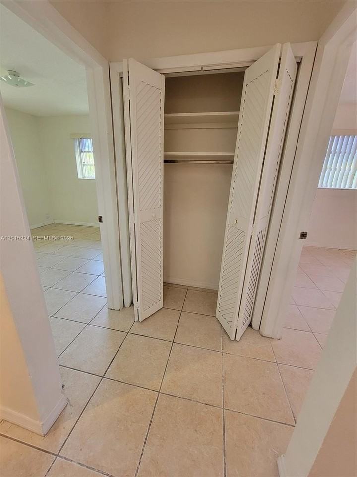 6510 Sw 20th St #0 - Photo 7 of 12