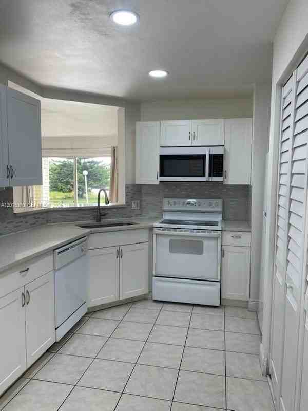 3441 Nw 44th St #104 - Photo 5 of 26