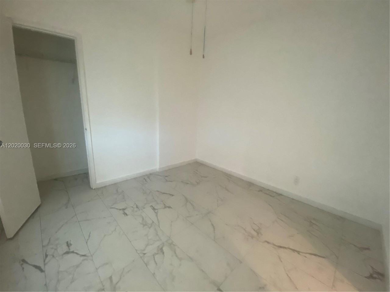 1842 Thomas St #R - Photo 5 of 6