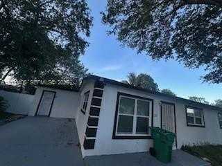 1311 Ne 210th Ter #A - Photo 6 of 7