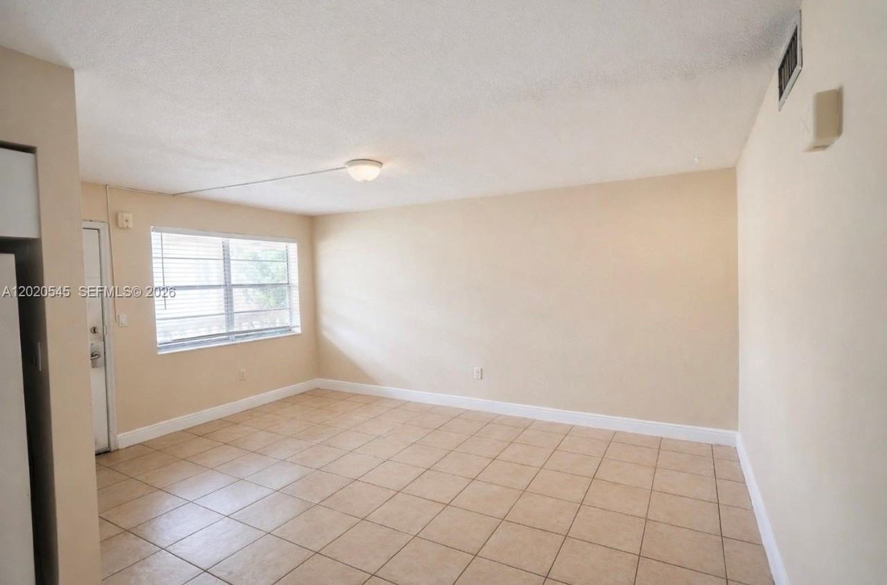 12275 Ne 19th Ave #11 - Photo 4 of 16