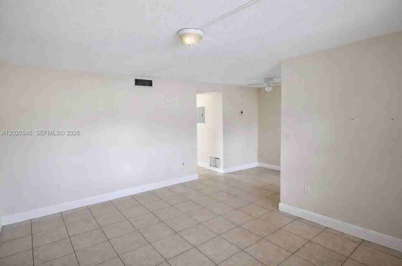 12275 Ne 19th Ave #11 - Photo 6 of 16