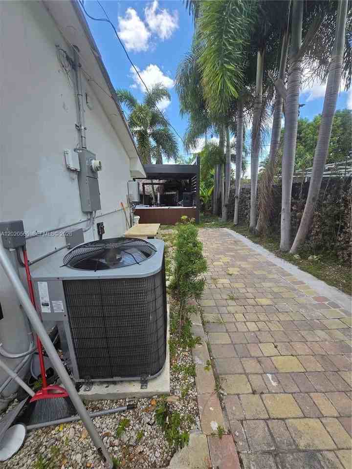1730 Sw 93rd Ct - Photo 5 of 6