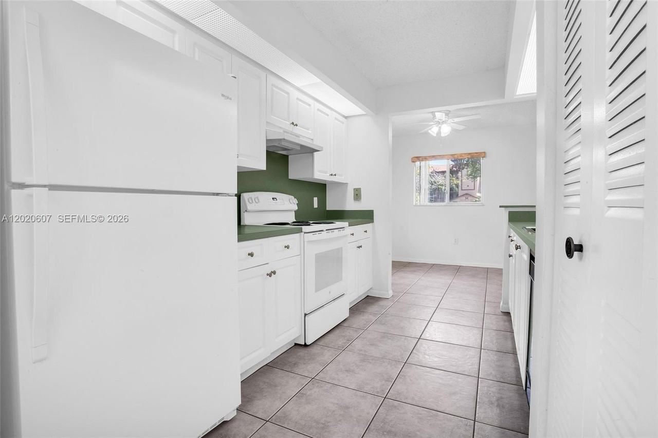 900 Sw 142nd Ave #115L - Photo 4 of 50