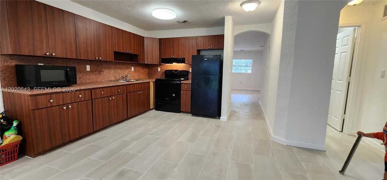 10380 Nw 10th Ave #10380 - Photo 3 of 21