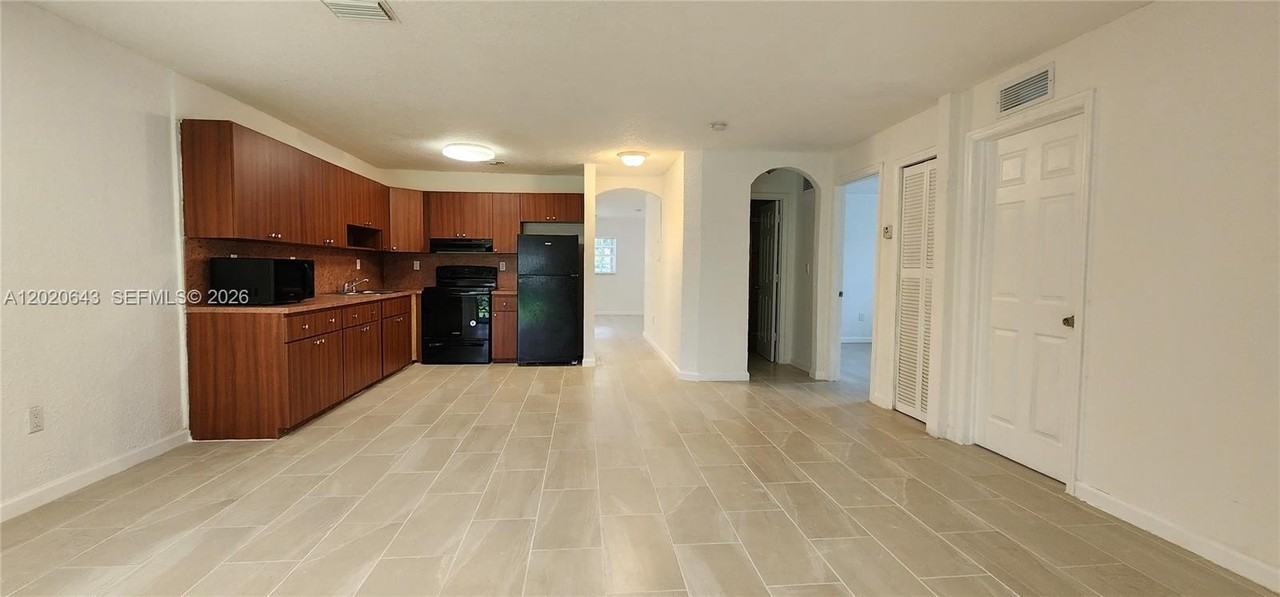 10380 Nw 10th Ave #10380 - Photo 5 of 21