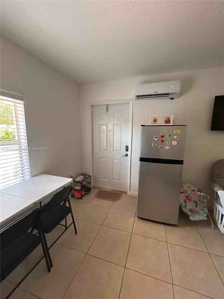 12805 Sw 116th Ct #1 - Photo 3 of 10