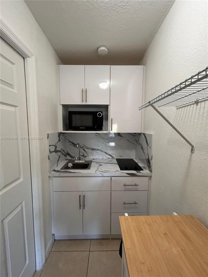 12805 Sw 116th Ct #1 - Photo 4 of 10