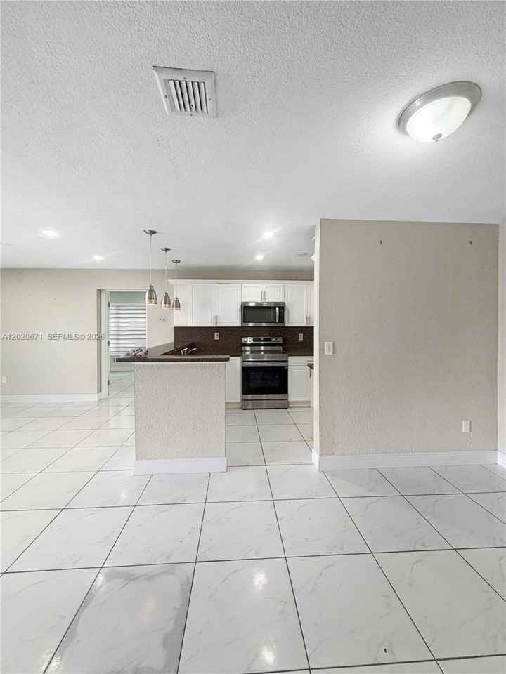17311 Nw 49th Ave - Photo 2 of 14