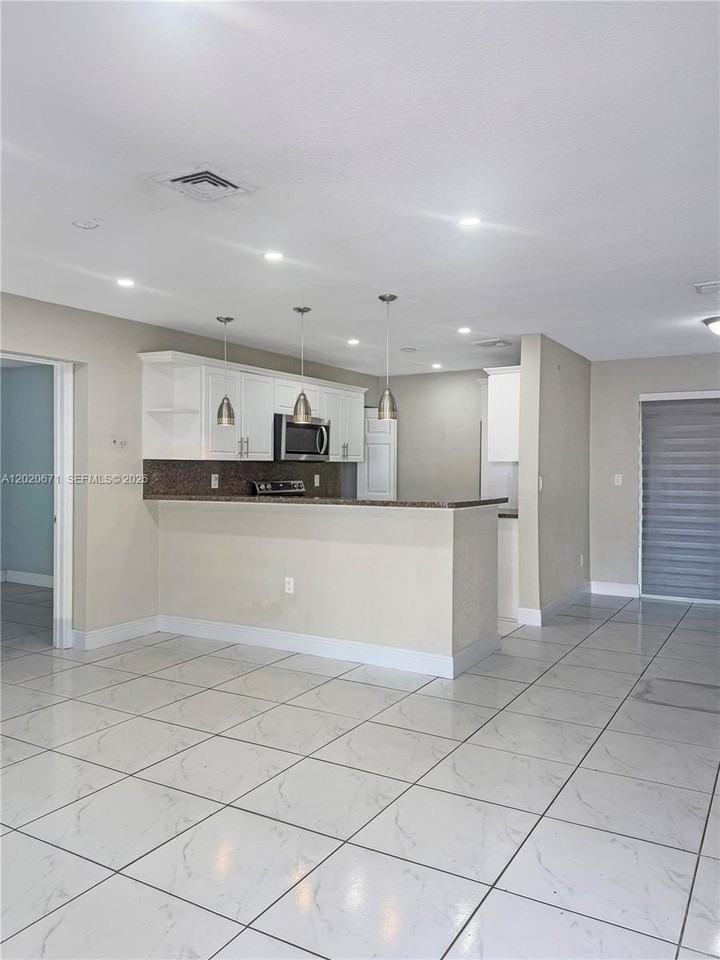 17311 Nw 49th Ave - Photo 3 of 14