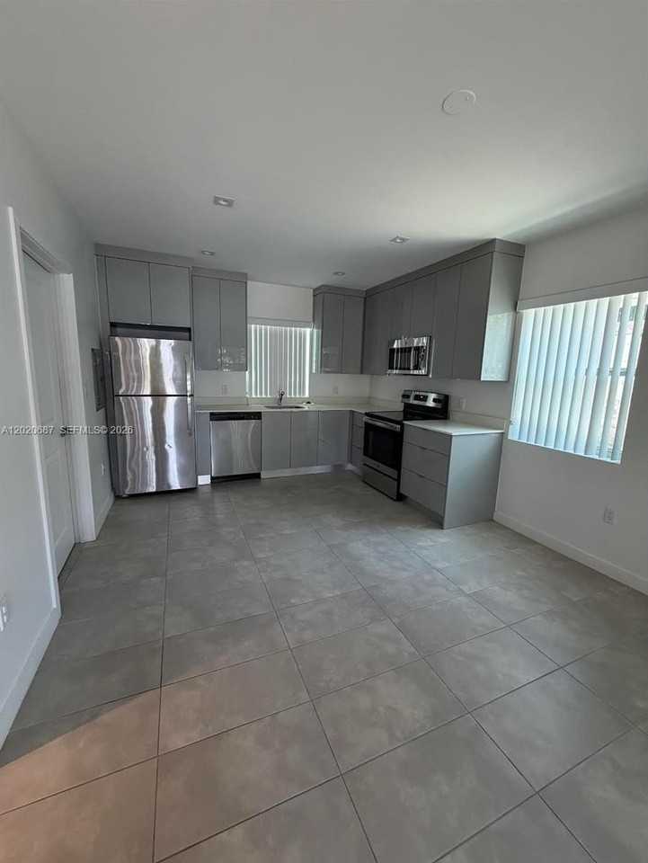 2333 Sw 58th Ave #2333 - Photo 2 of 9