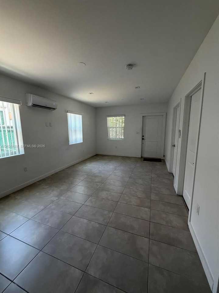 2333 Sw 58th Ave #2333 - Photo 3 of 9