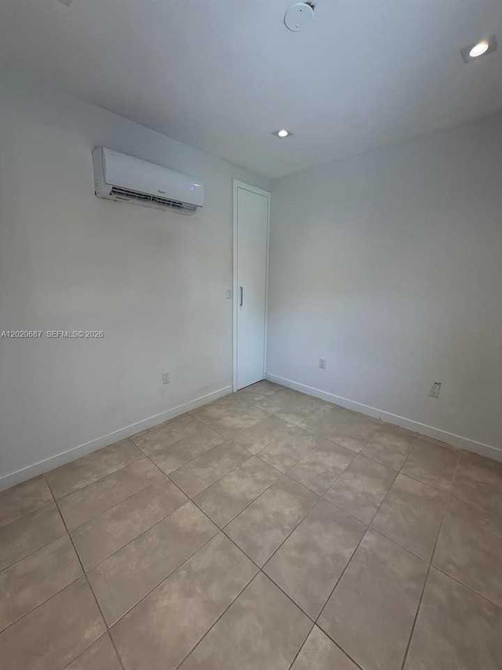 2333 Sw 58th Ave #2333 - Photo 4 of 9