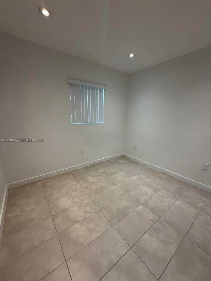 2333 Sw 58th Ave #2333 - Photo 5 of 9