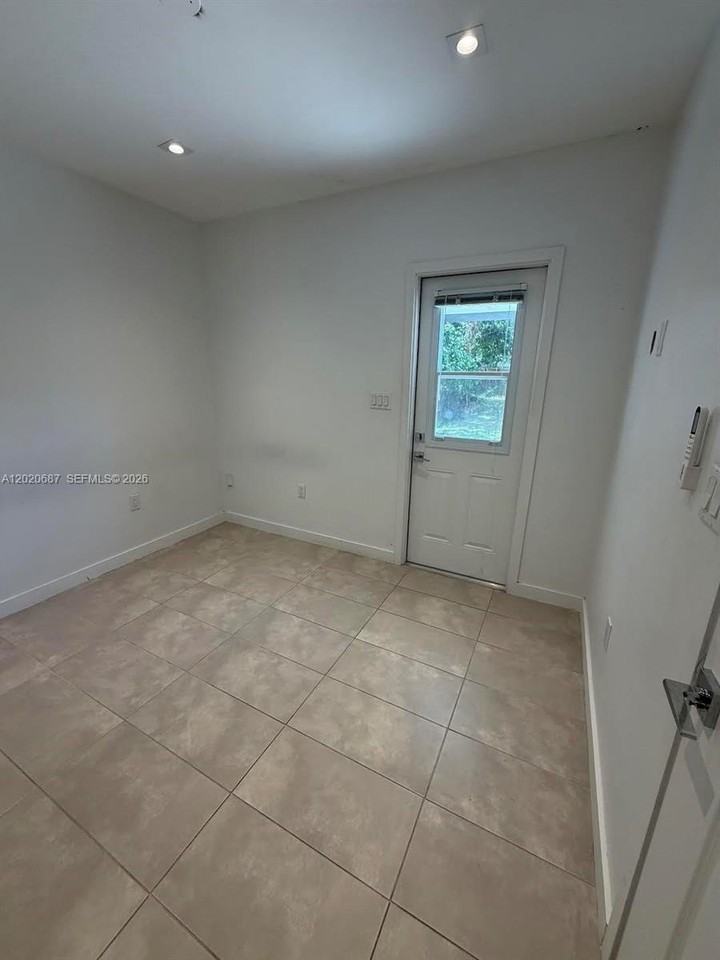 2333 Sw 58th Ave #2333 - Photo 7 of 9