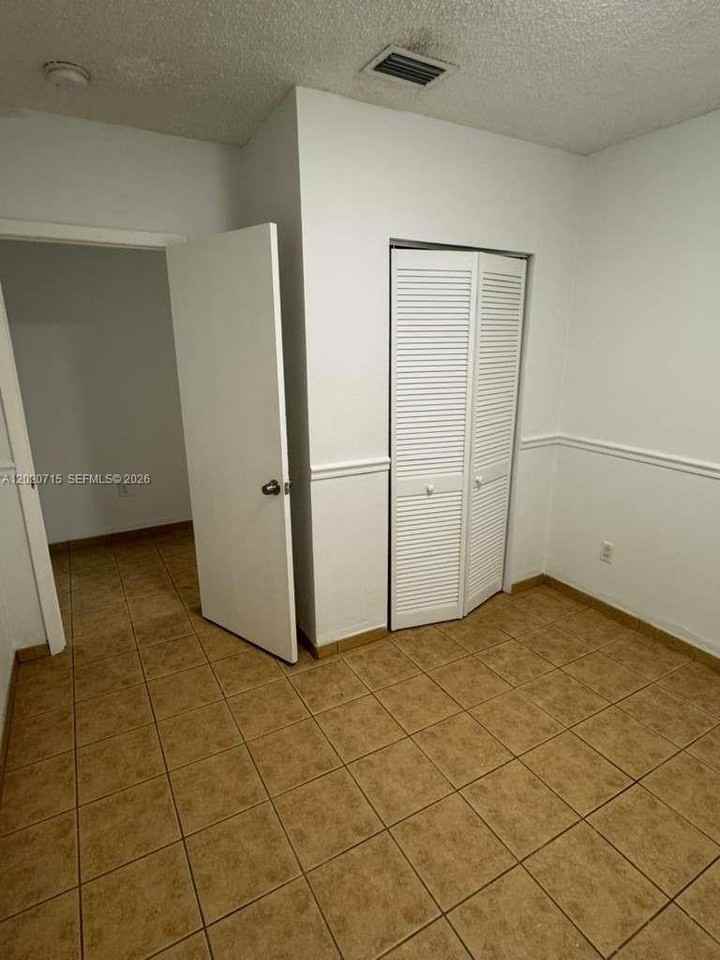 4035 Sw 11th St - Photo 2 of 16