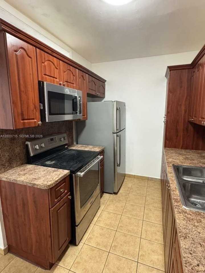 4035 Sw 11th St - Photo 3 of 16