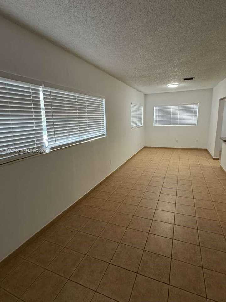 4035 Sw 11th St - Photo 7 of 16