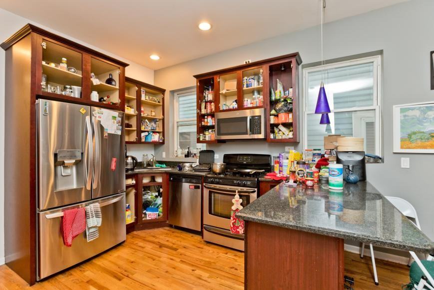 2439 W Homer St - Photo 2 of 10