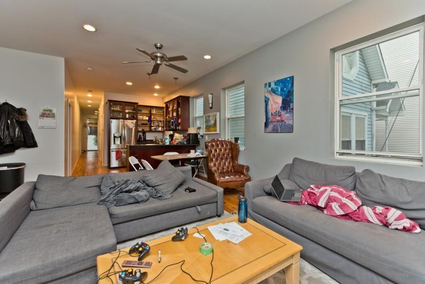2439 W Homer St - Photo 3 of 10