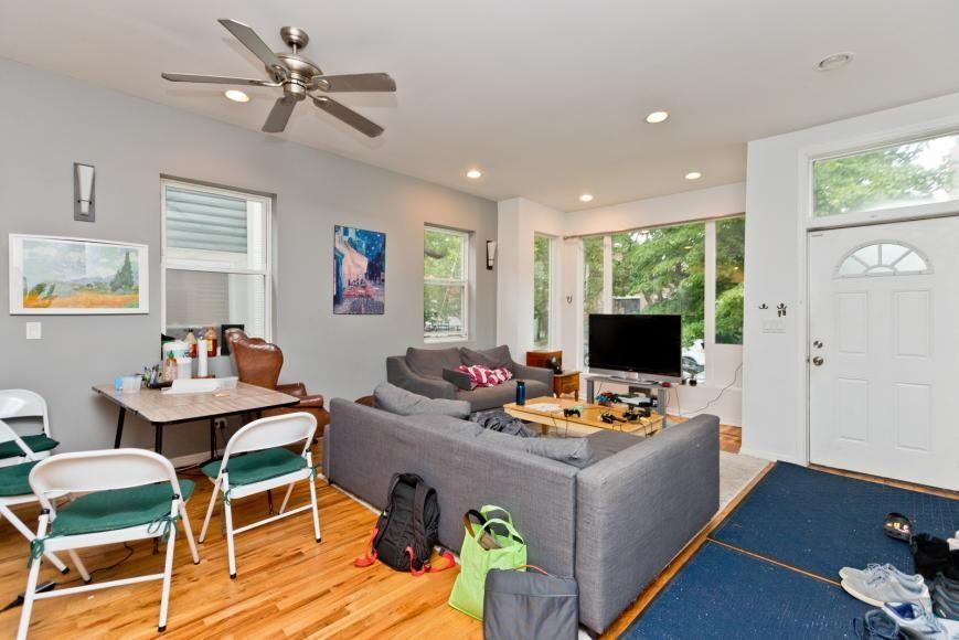 2439 W Homer St - Photo 4 of 10
