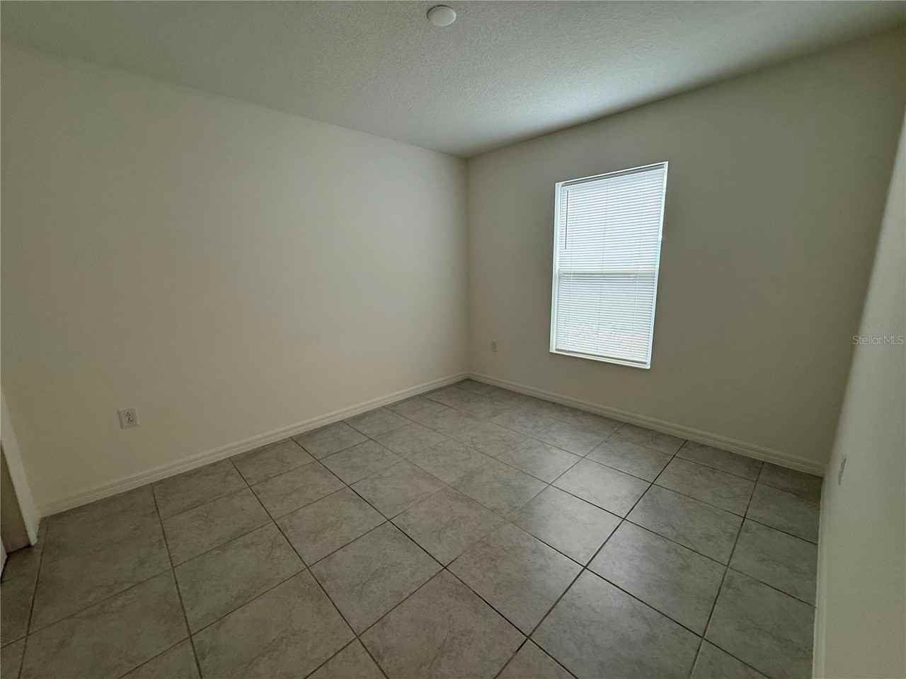 432 Summer Grove Ln - Photo 4 of 17