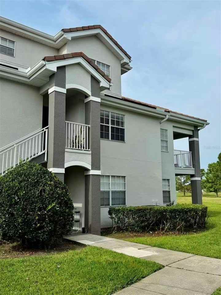 13827 Fairway Island Dr #1228 - Photo 4 of 36