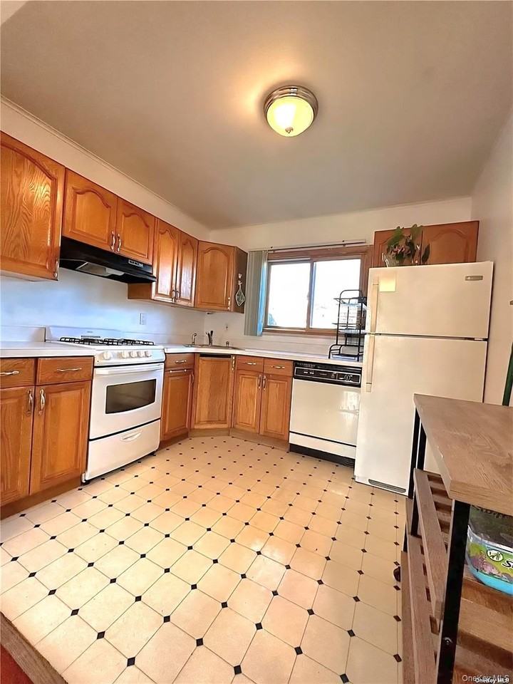 11 Howard St - Photo 7 of 21