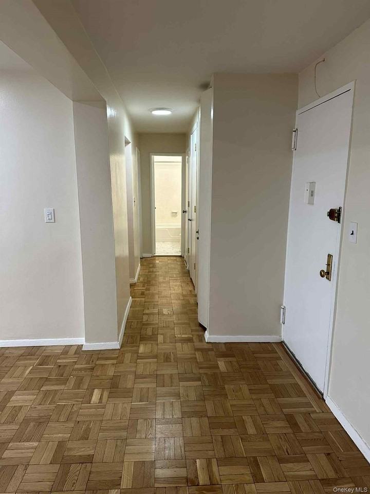 250 N Broadway #2E - Photo 4 of 11