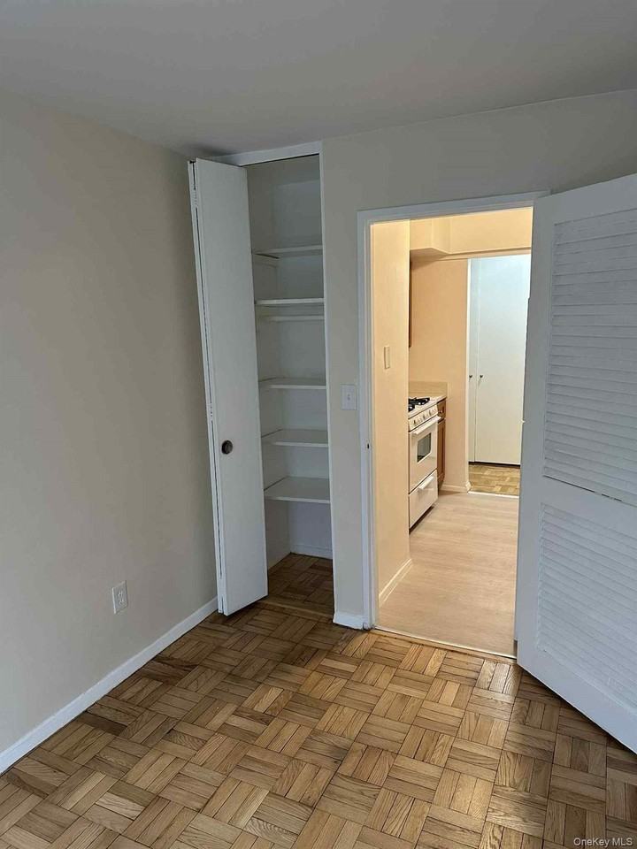 250 N Broadway #2E - Photo 7 of 11