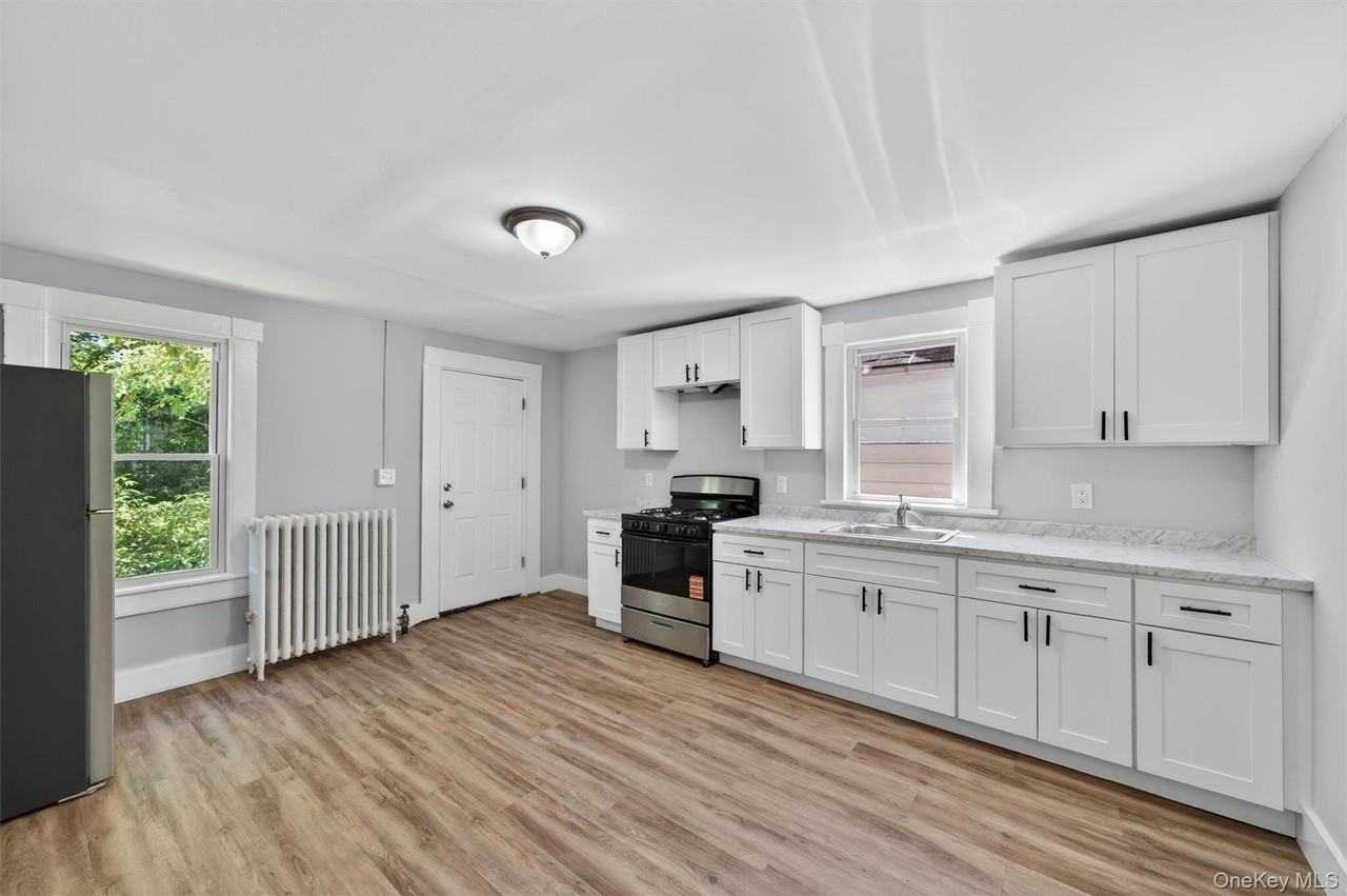 90 Montgomery St - Photo 3 of 22