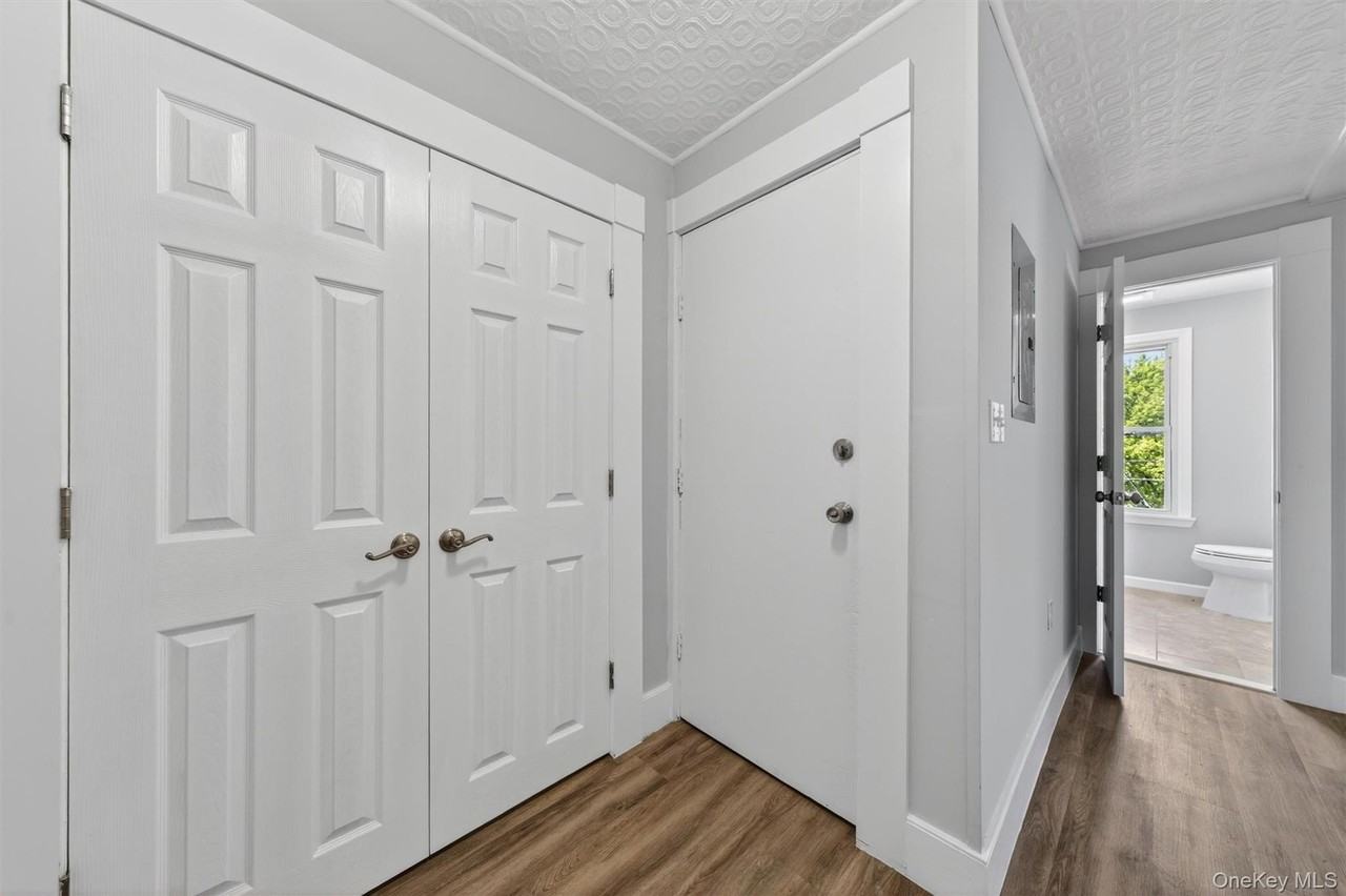 90 Montgomery St - Photo 6 of 22