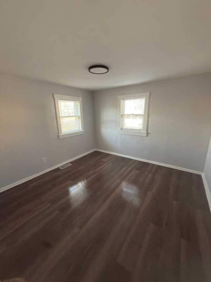 2411 Hendricks St - Photo 4 of 10