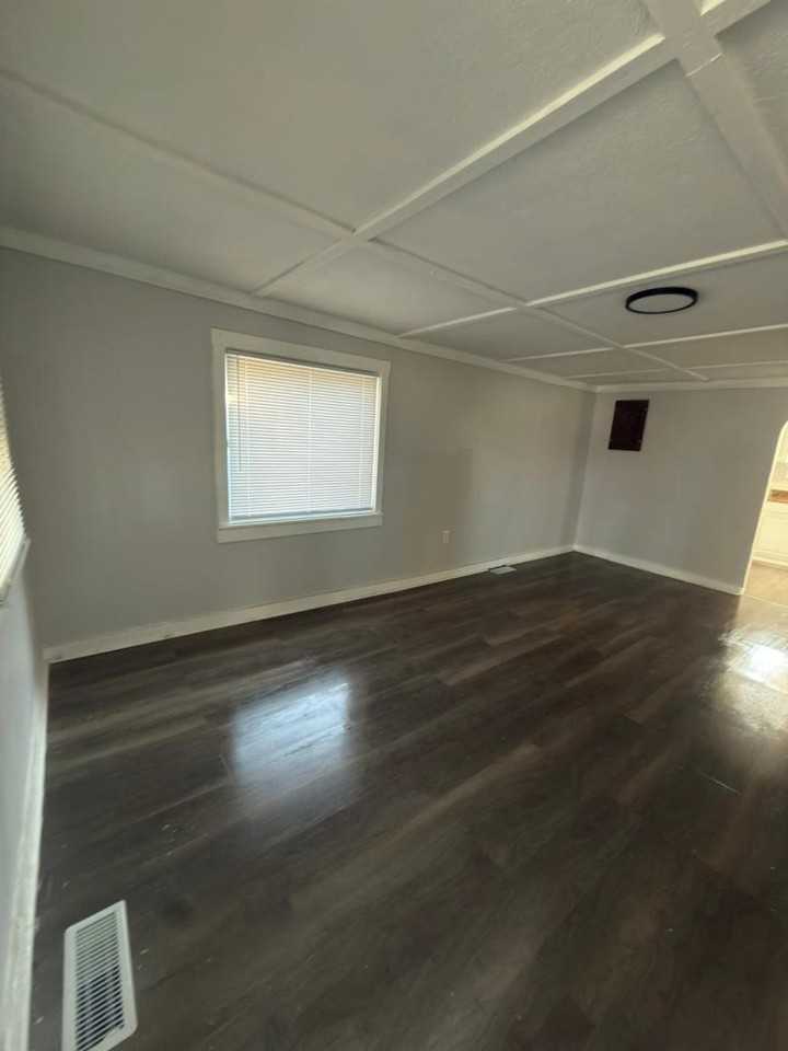 2411 Hendricks St - Photo 6 of 10