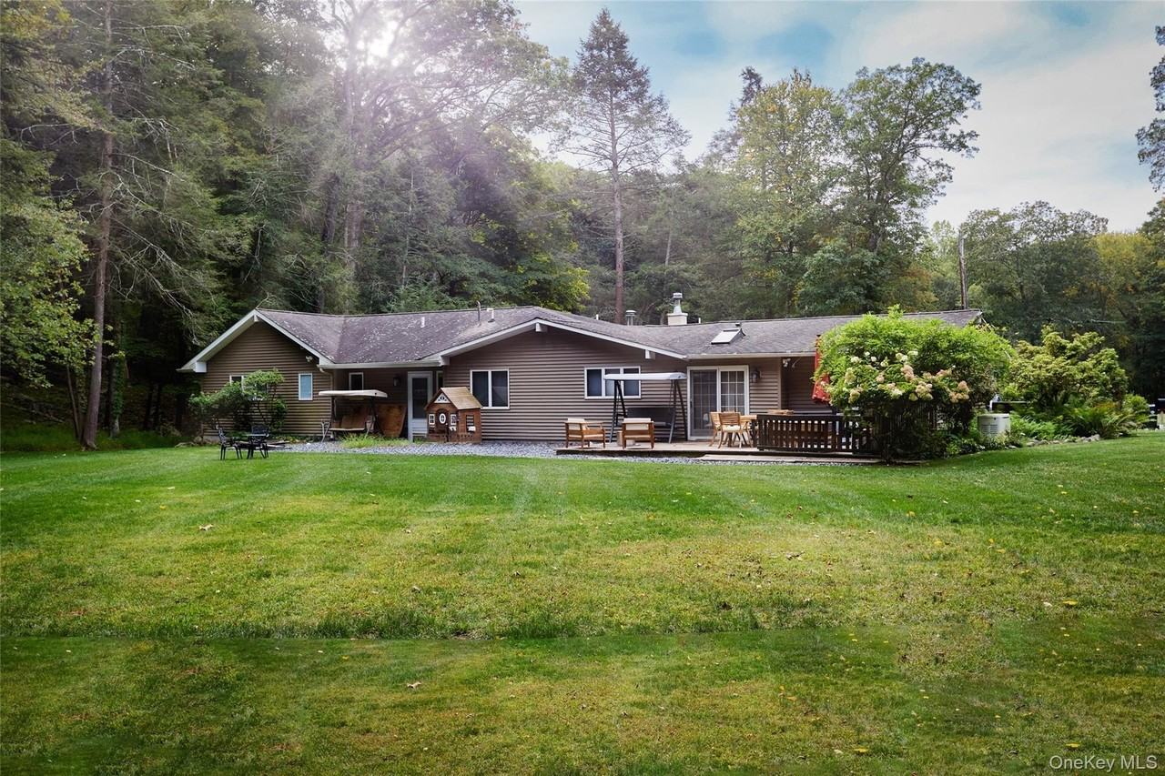34 Maple Brook Rd - Photo 2 of 25
