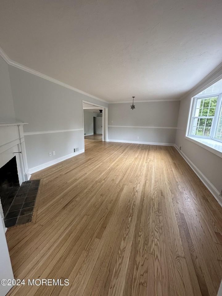 57 Kings Rd - Photo 4 of 22