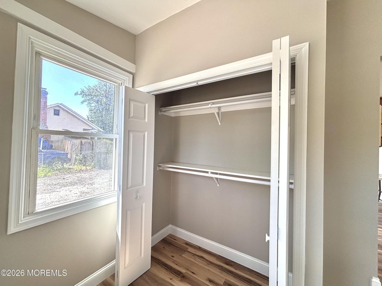 408 Forepeak Ave - Photo 4 of 33