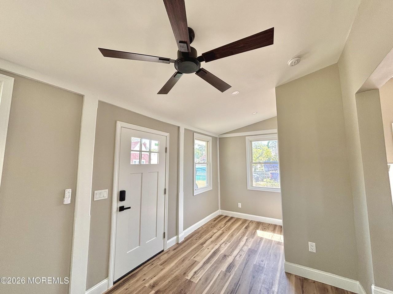 408 Forepeak Ave - Photo 5 of 33