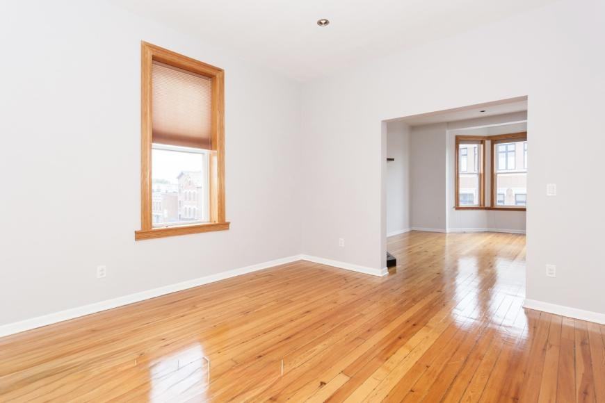 2204 N Clybourn Ave - Photo 2 of 5