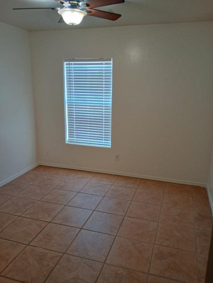 403 N Sunshine Blvd - Photo 5 of 10