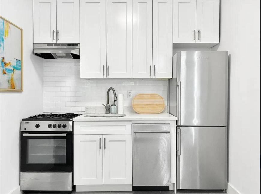 466 W 23rd St - Photo 3 of 6