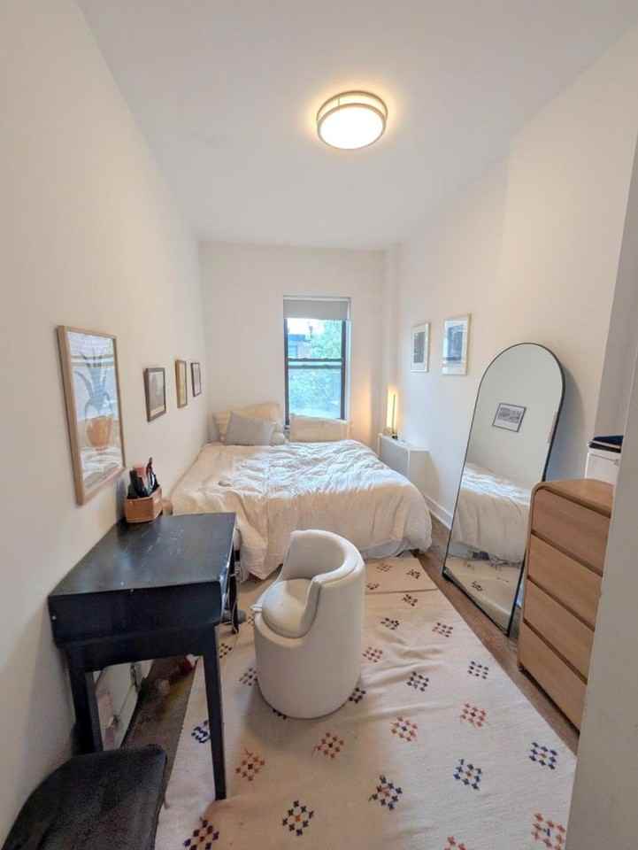 466 W 23rd St - Photo 5 of 6
