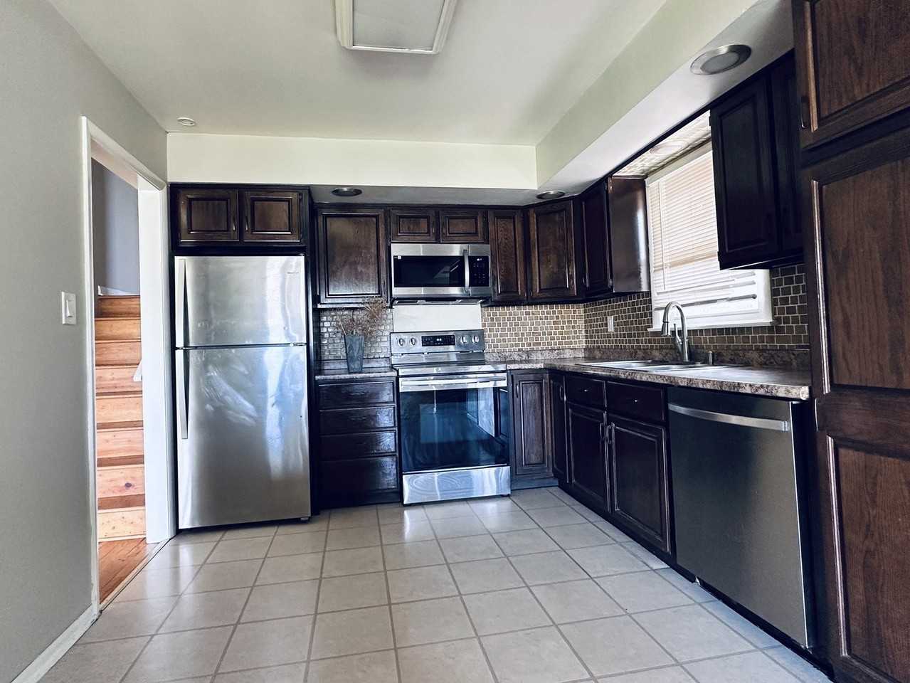 704 Laramie Ave - Photo 2 of 6