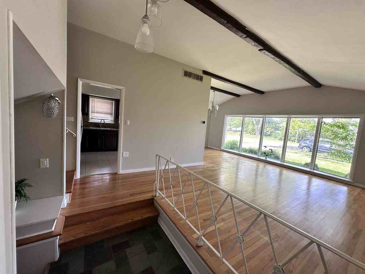 704 Laramie Ave - Photo 4 of 6