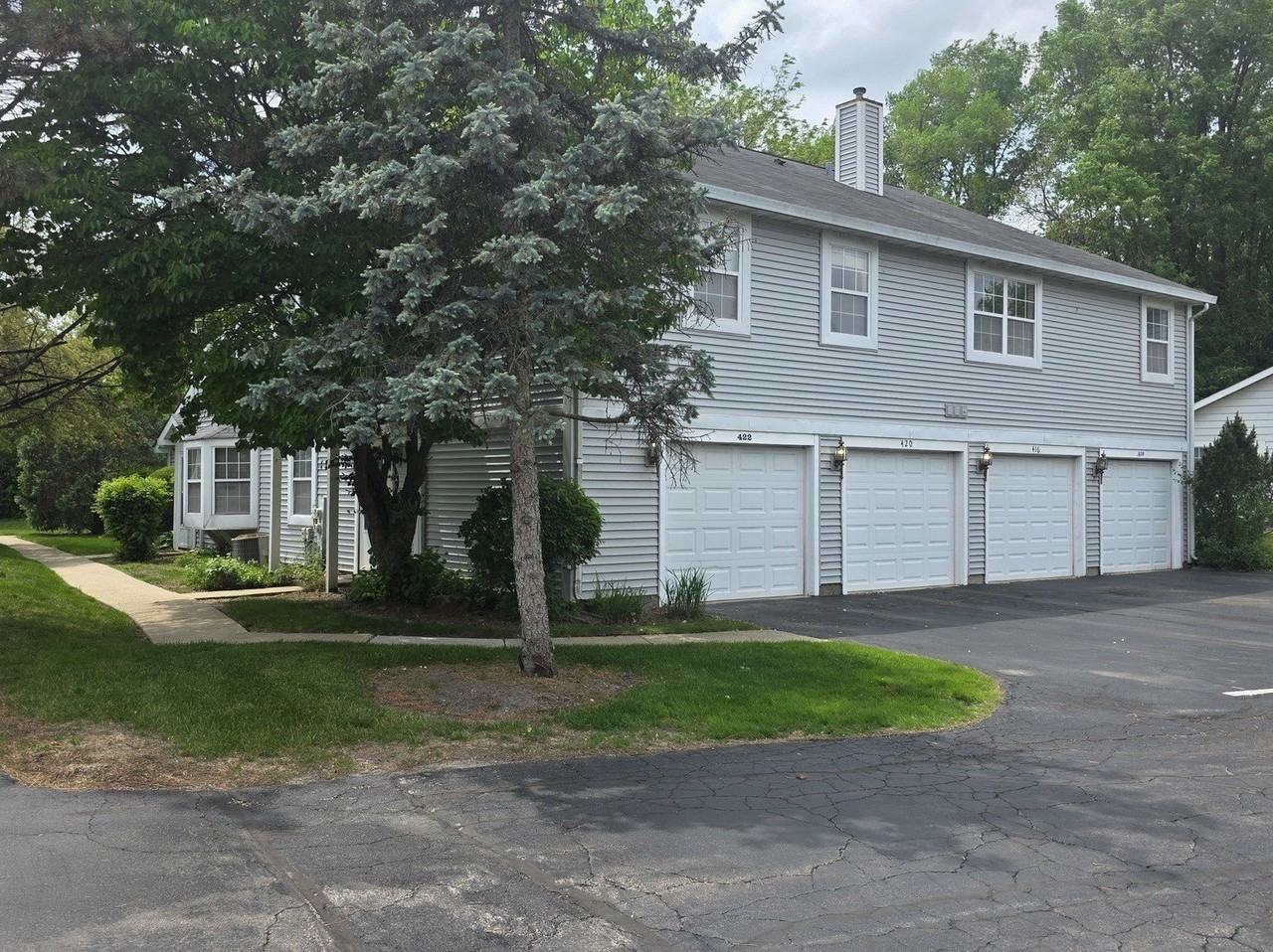 422 N Lake Shore Dr #422 - Photo 2 of 19