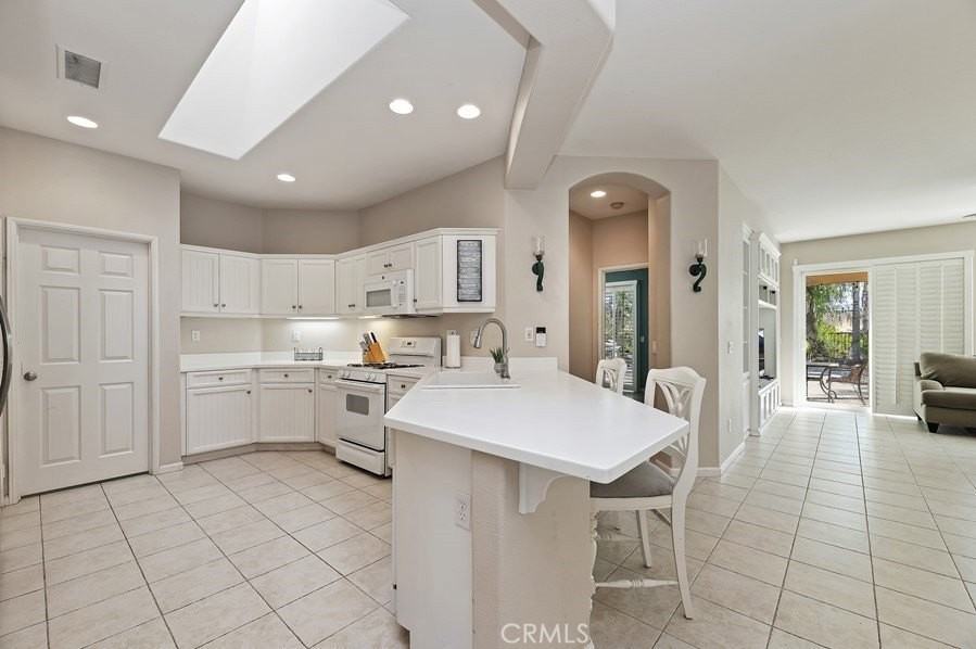 9133 Espinosa St - Photo 3 of 4