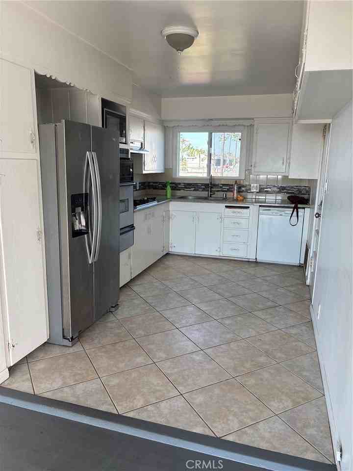 17181 S Pacific Ave - Photo 3 of 13