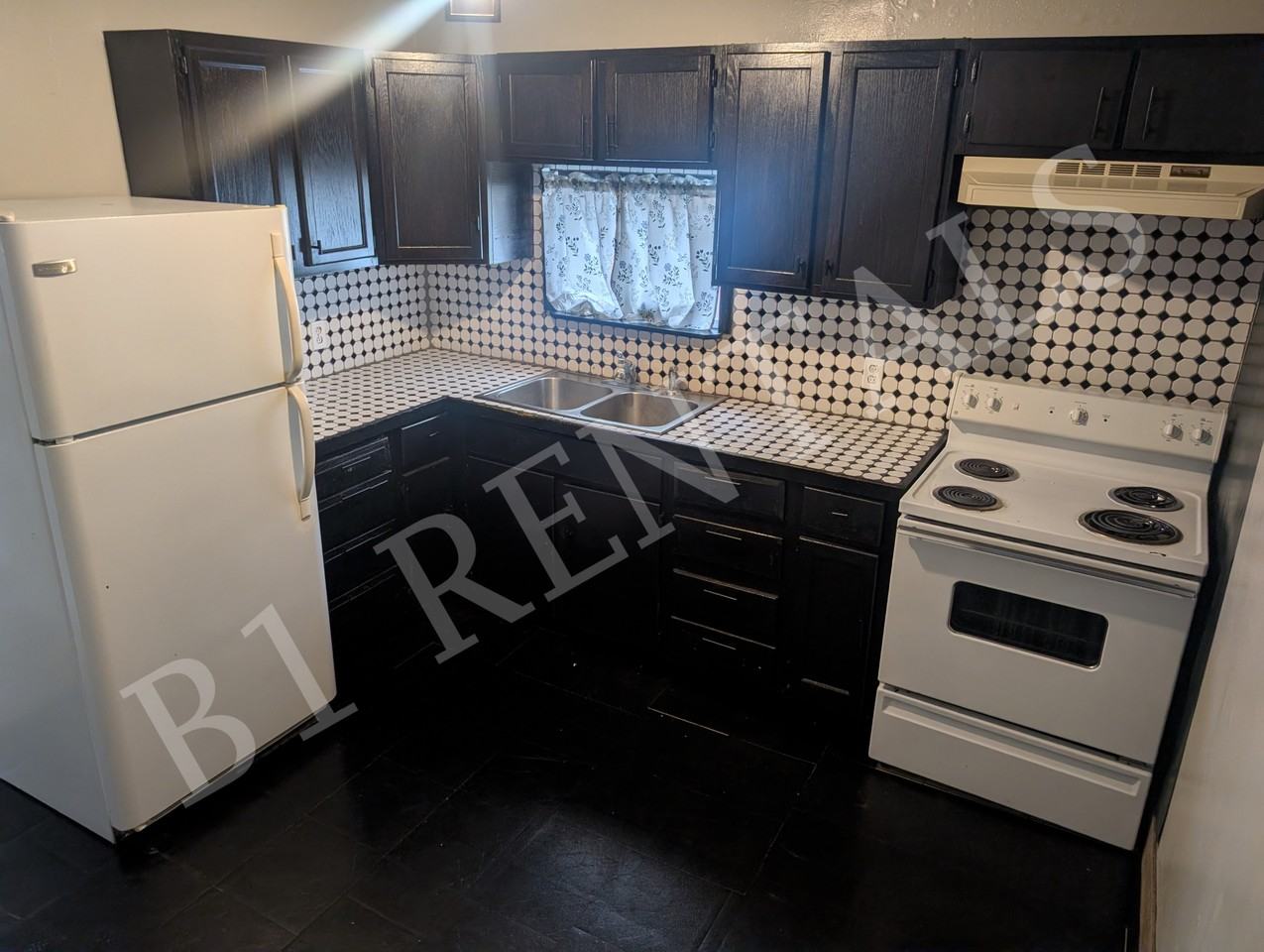 616 Jackson St #1 - Photo 2 of 9