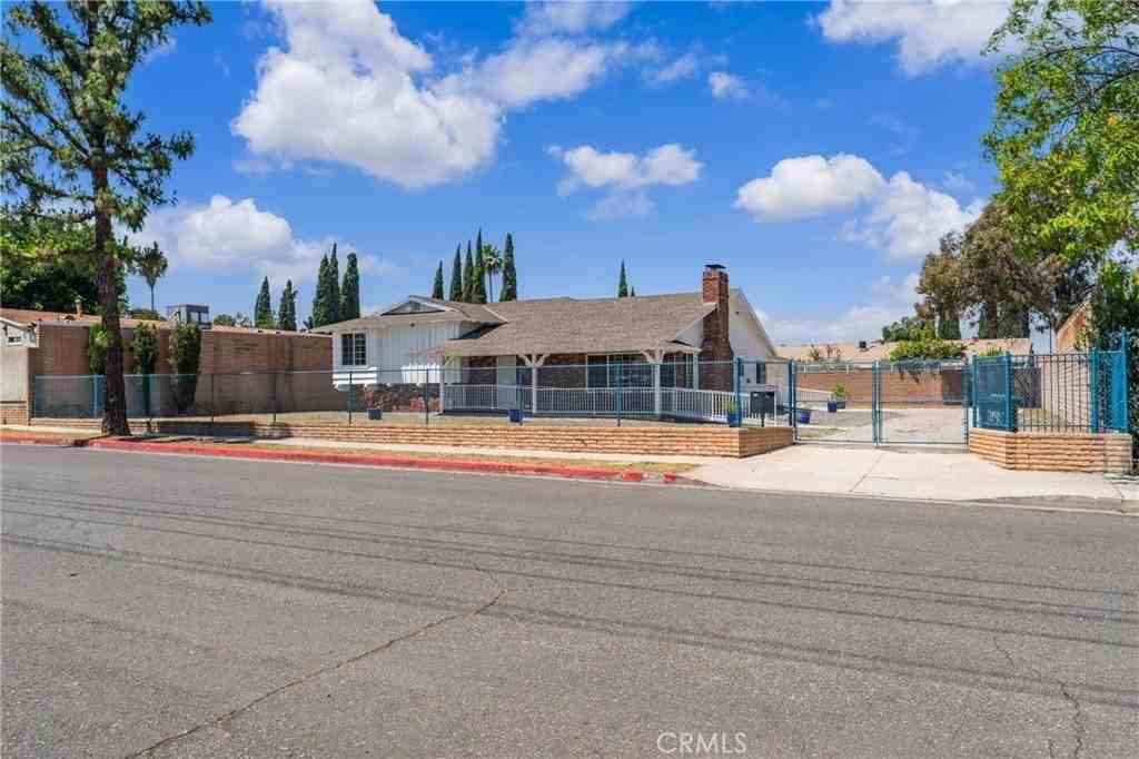 1345 Jellick Ave - Photo 2 of 50