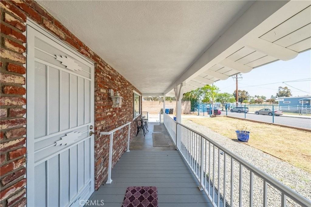 1345 Jellick Ave - Photo 4 of 50